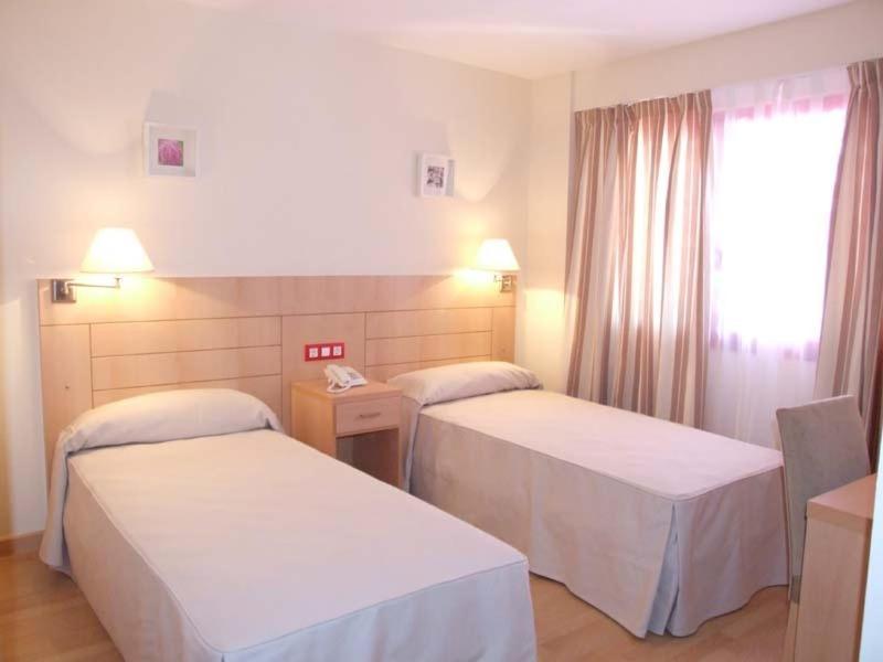 Hotel Villa De Zaragoza Casetas Δωμάτιο φωτογραφία
